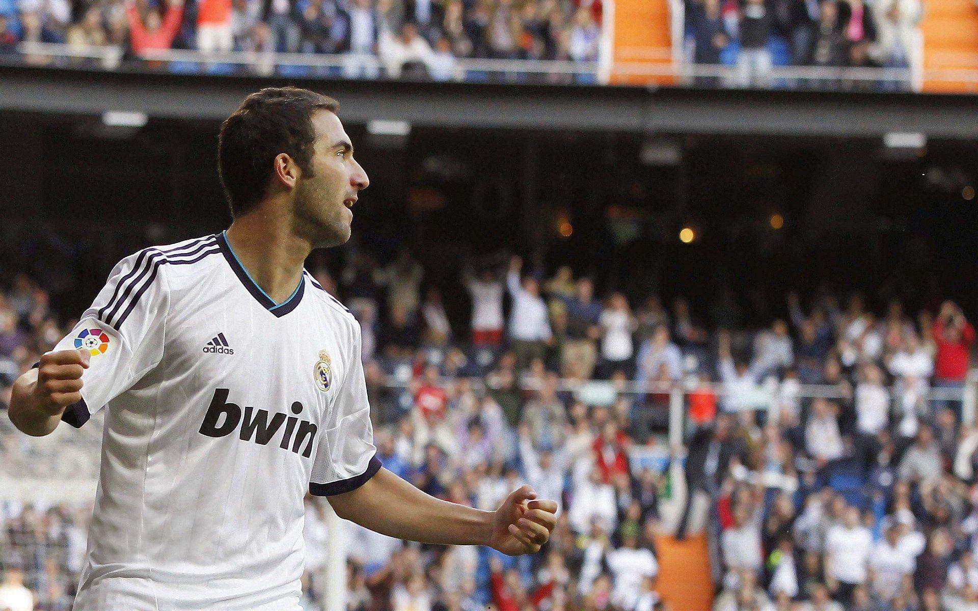 英足总官方指控伯恩利球员汉尼拔向利兹联球迷吐口水 恐面临严厉追罚